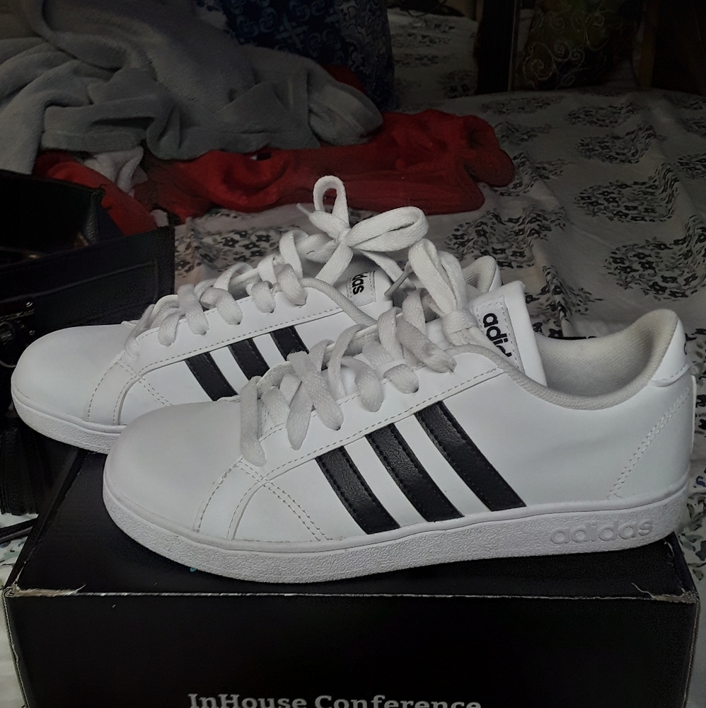 Boys tennis shoes